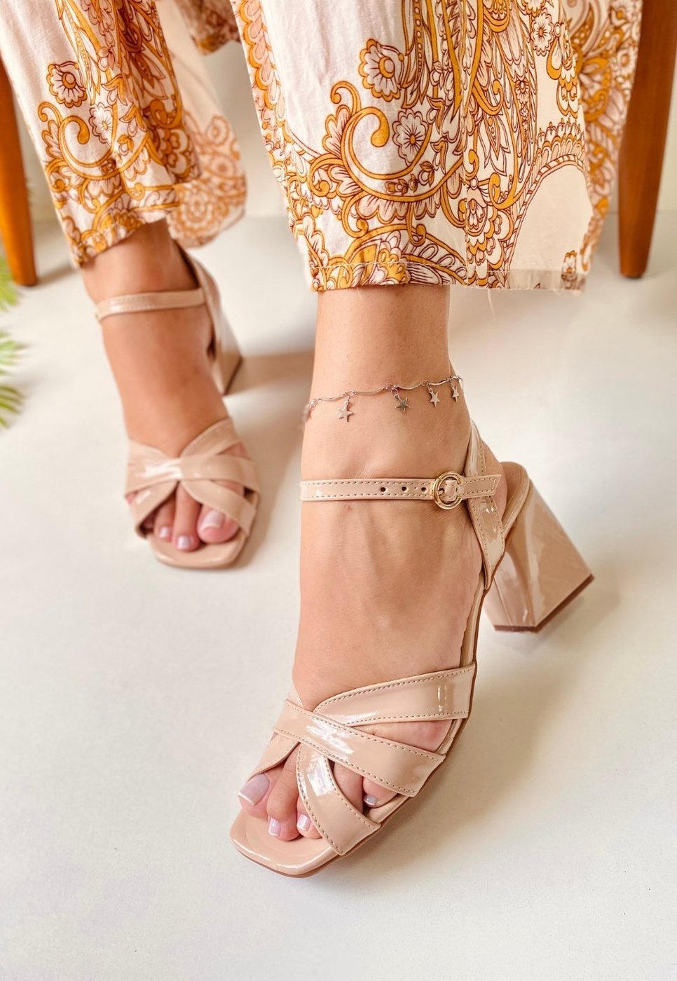 Sandália Salto Geométrico Feminina Atalia Shoes Verniz Amêndoa Aranha Tendência 2025