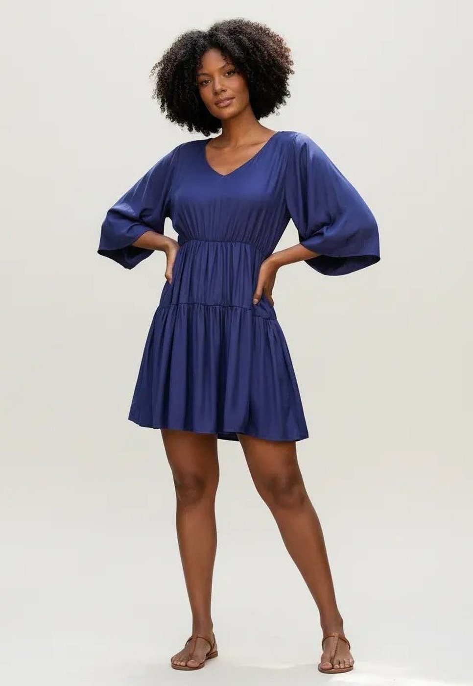 Vestido CabanaFree Curto Plano com Manga e Camadas