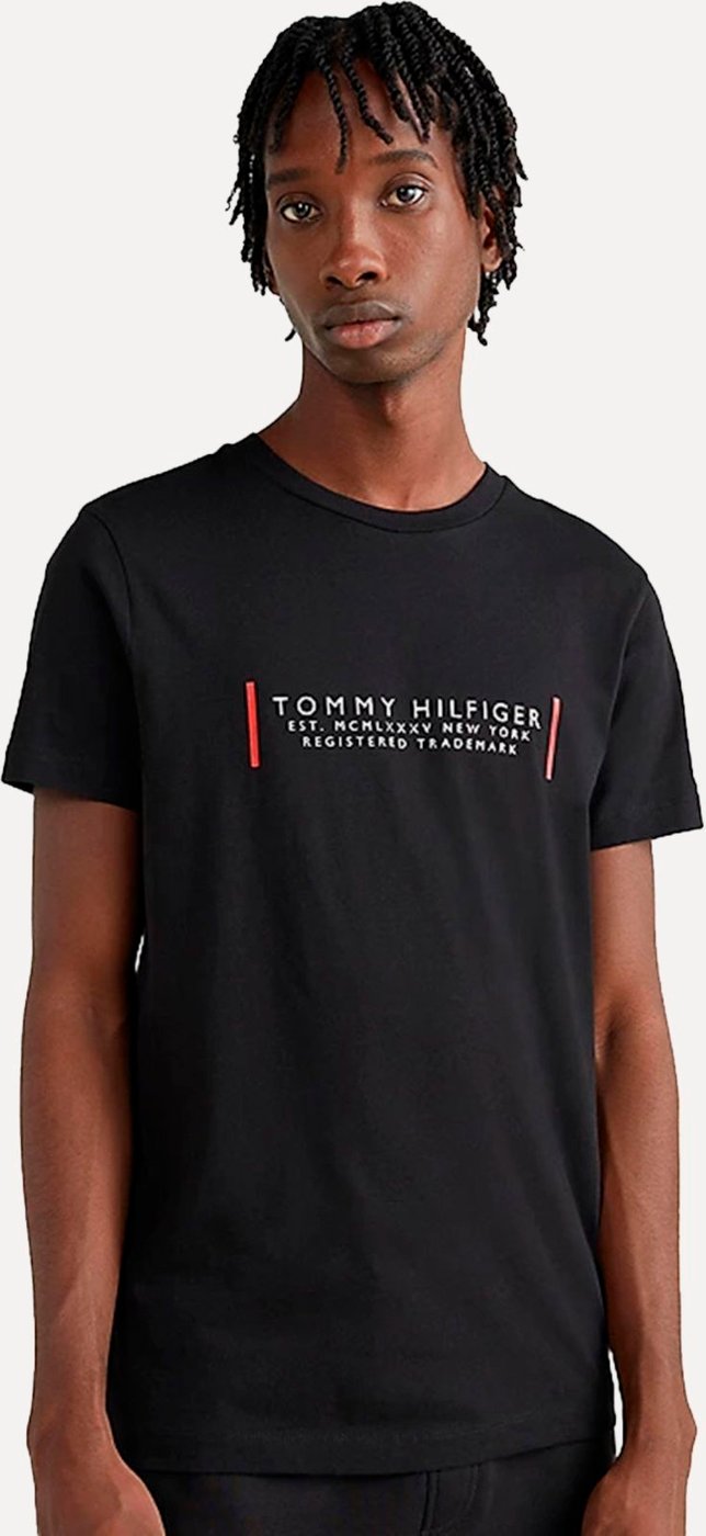 Imagem principal Camiseta Tommy Hilfiger Masculina Text Bar Corp Preta preto Tommy Hilfiger preto