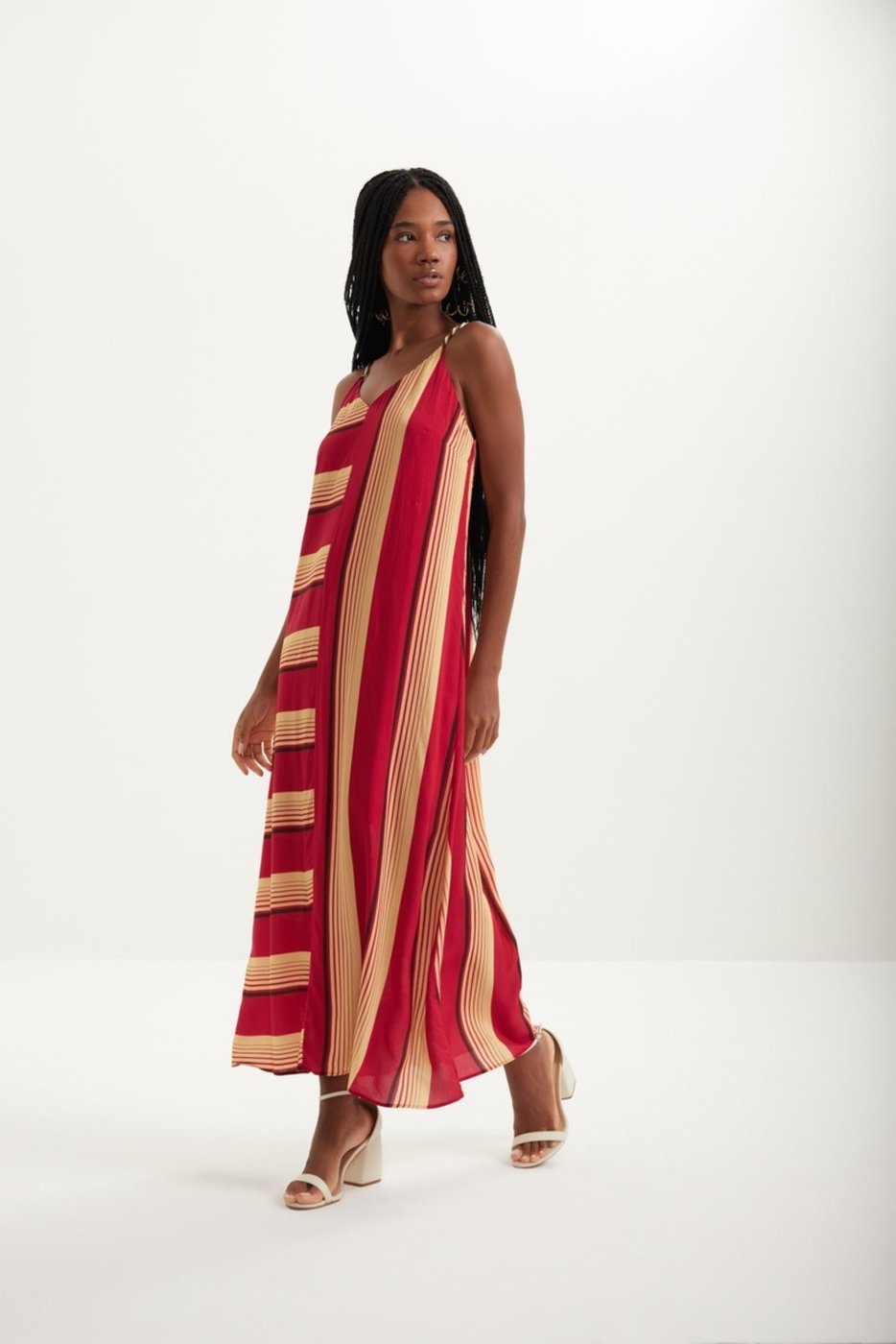 Vestido Chá Estampado De Alças Finas Em Viscose