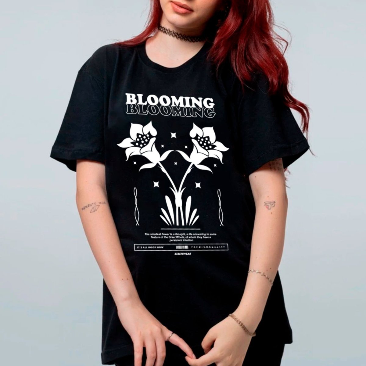 Imagem principal Camiseta Ousy Streetwear Blooming Flores Pretas Simétricas Oversized Unissex preto ousy preto