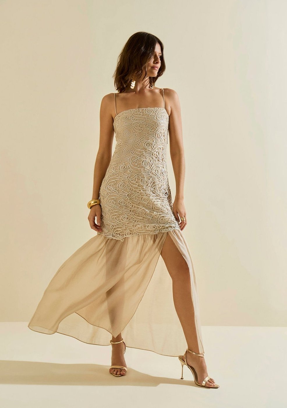 Imagem principal Vestido Morena Rosa Solto Decote Reto Com Alça Longo Bege bege rosa Morena Rosa bege rosa