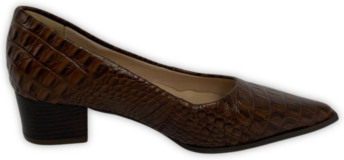 Scarpin Bico Fino Com Vira em Couro Salto Grosso 4 CM Croco