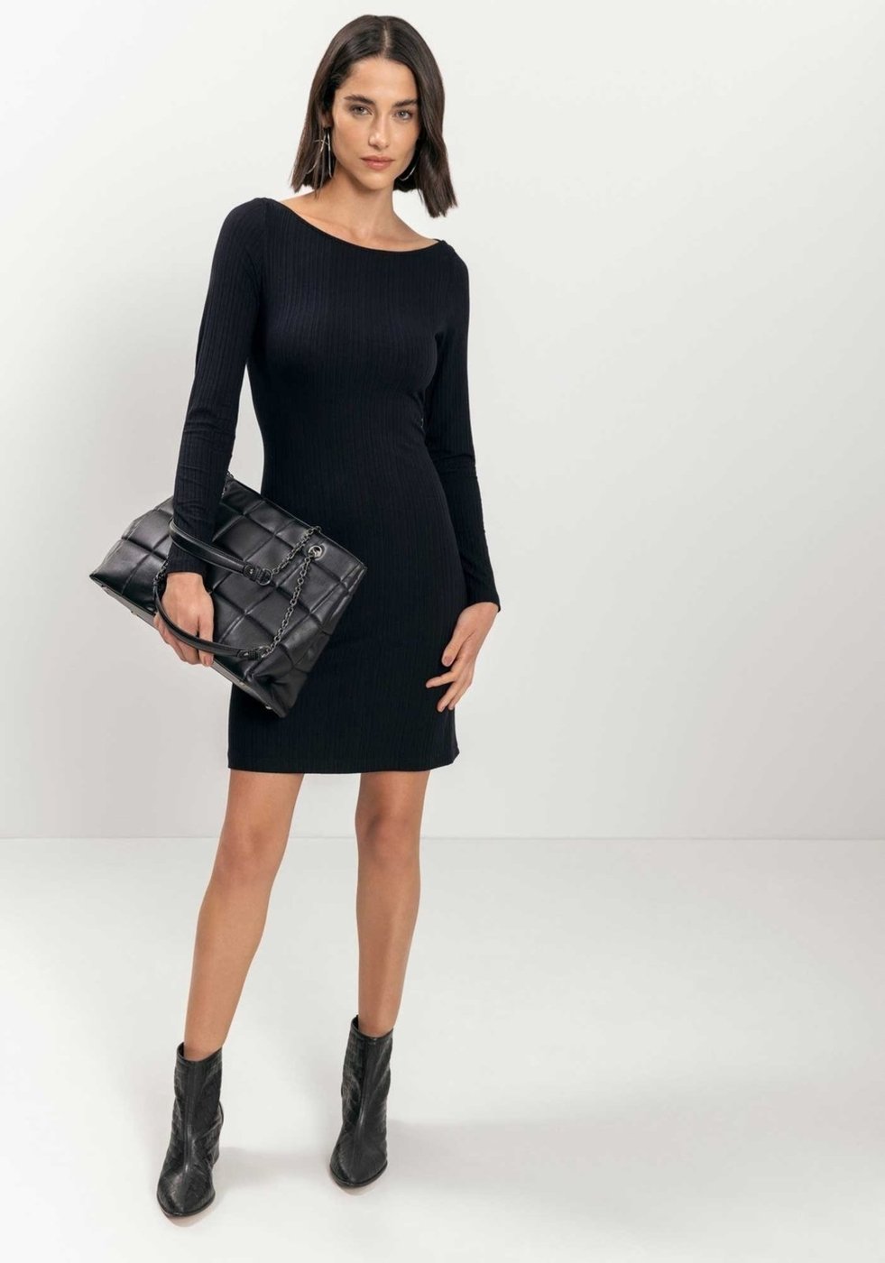 Vestido Curto Canelado Com Mangas Longas E Decote Canoa