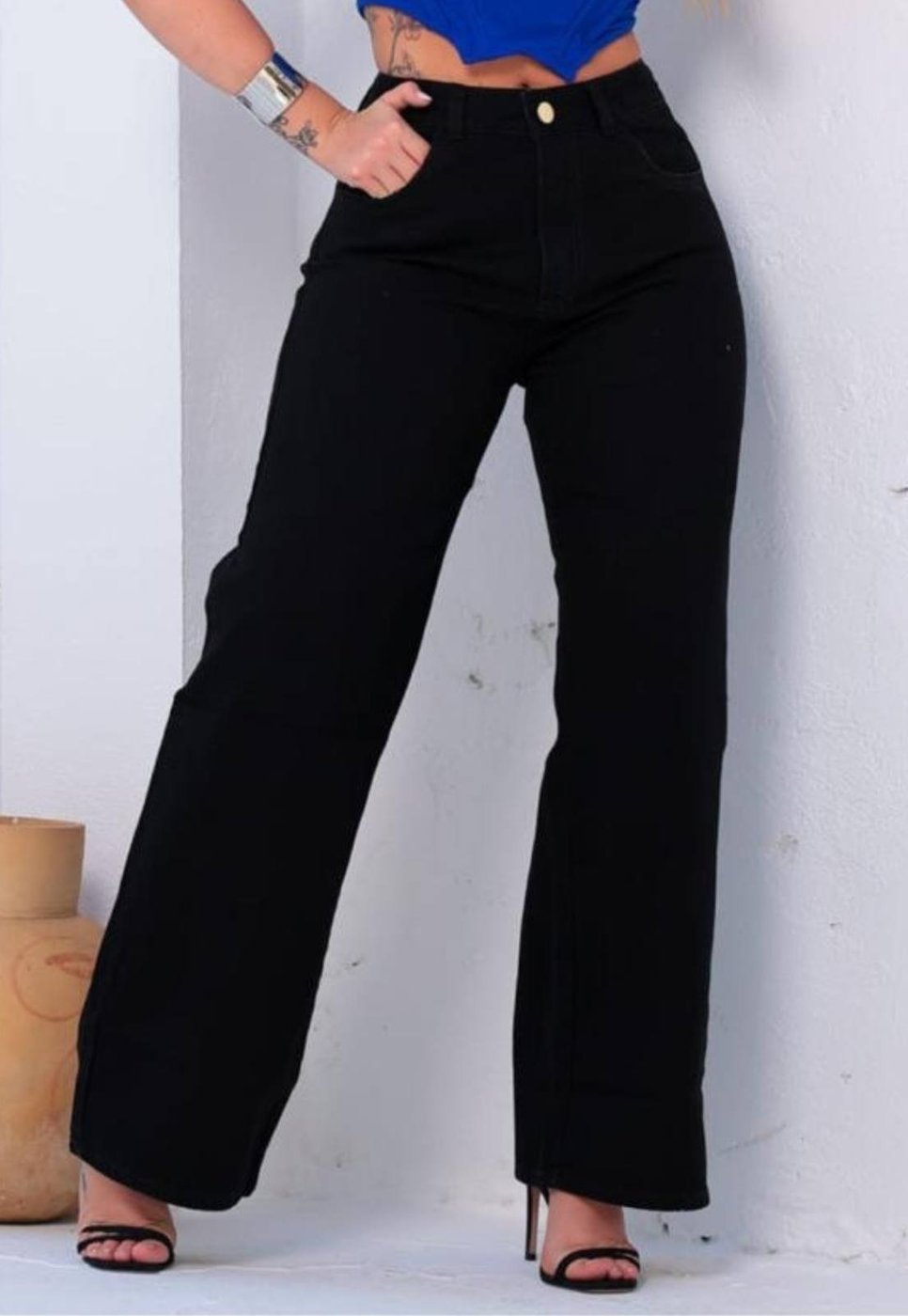 Imagem principal Calça Wide Leg Cargo Feminina Preta com Bolsos Laterais e Cintura Alta CCW CENTRAL CAPITAL WEAR preto CCW CENTRAL CAPITAL WEAR preto