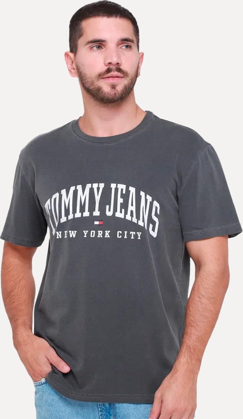 Imagem principal Camiseta Tommy Jeans Masculina Regular Logo Varsity Washed preto Tommy Jeans preto