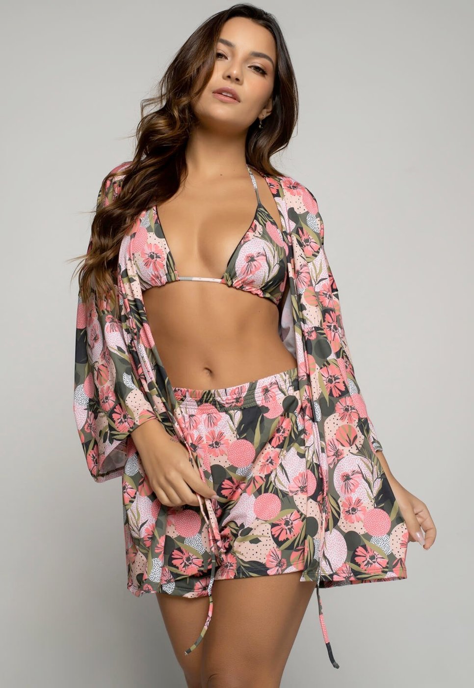 Combo Vicbela Biquini Cortininha Calcinha Comum + Short Curto Feminino + Saída de Praia Kimono Manga Longa Proteção UV 50+ Moda Praia Feminina