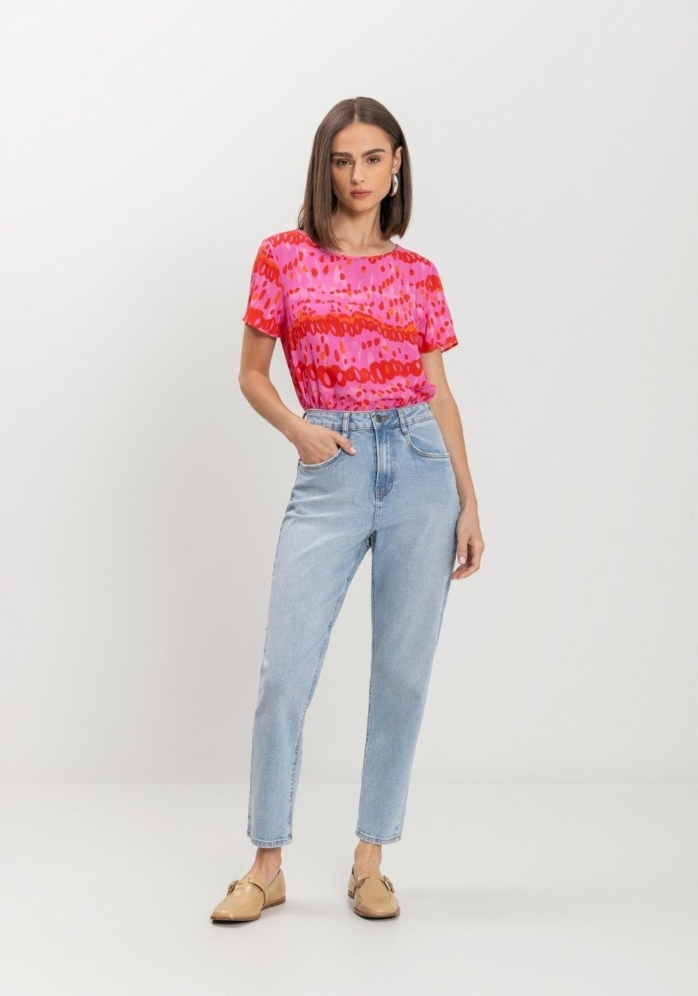 Calça Lez a Lez Mom Jeans Cropped Com Cintura Alta E Bolsos