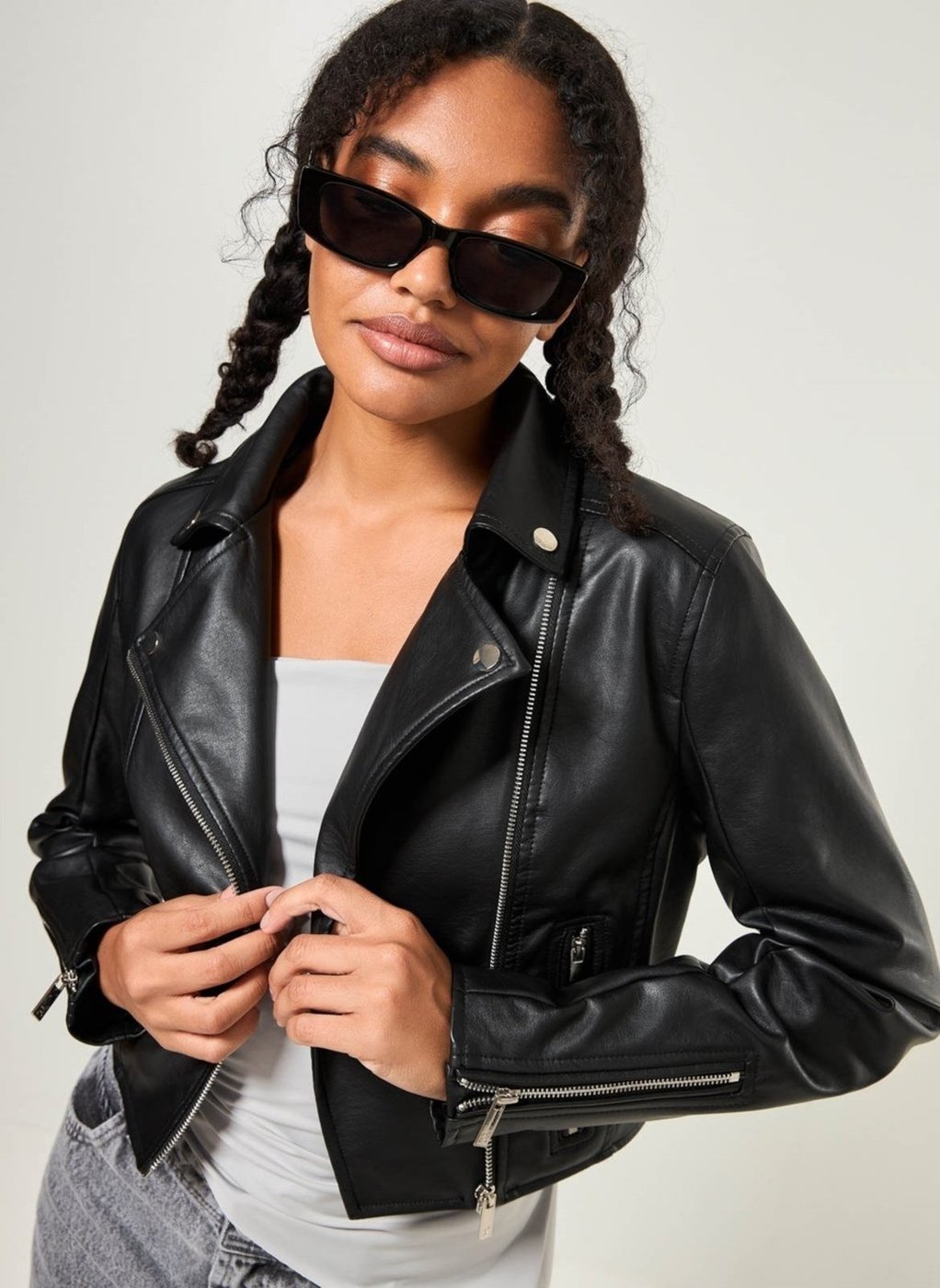 Imagem principal Jaqueta Perfecto Cropped Em Poliuretano Youcom preto Youcom preto