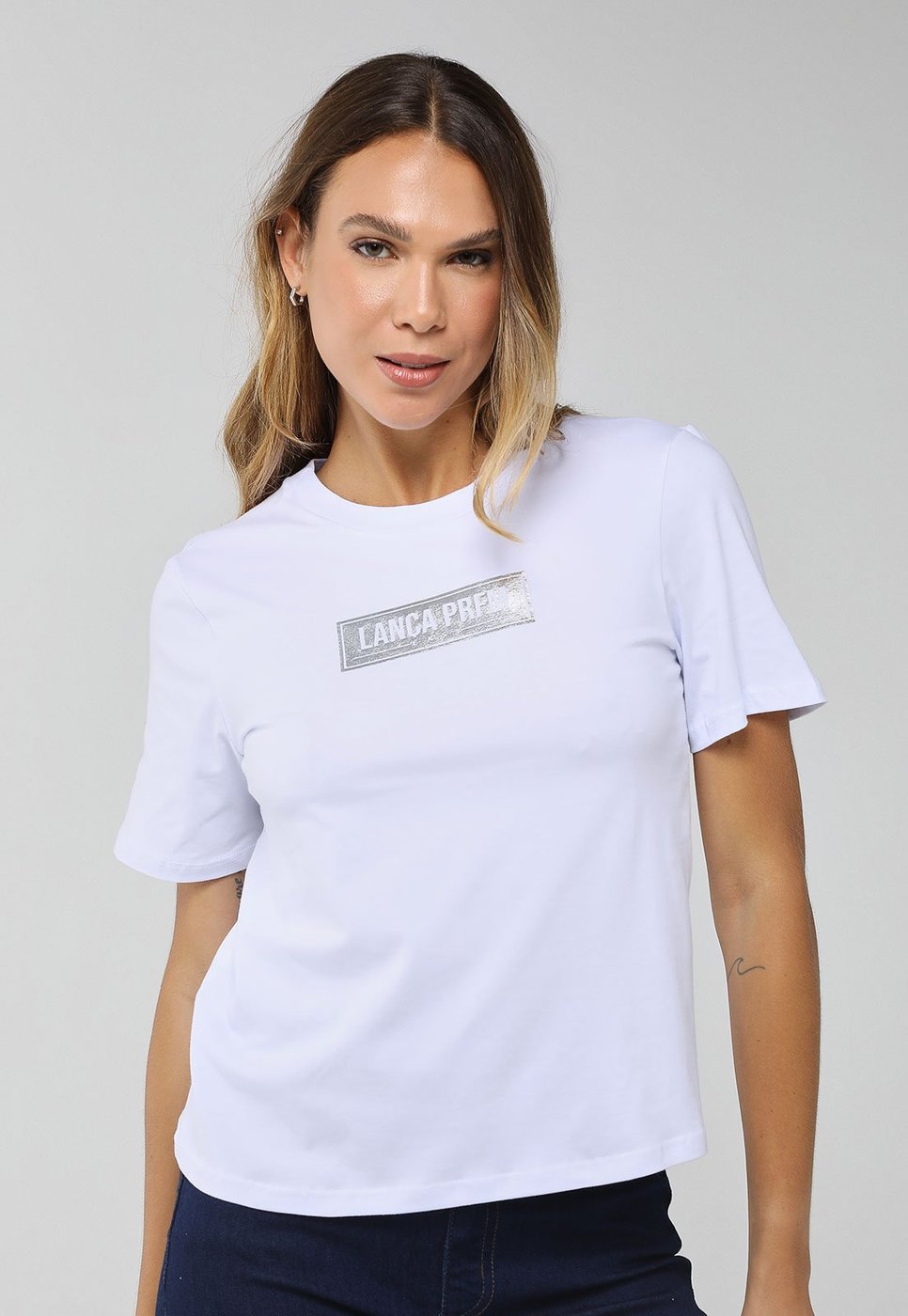Camiseta Feminina Lança Perfume Logo Metalizado Branca
