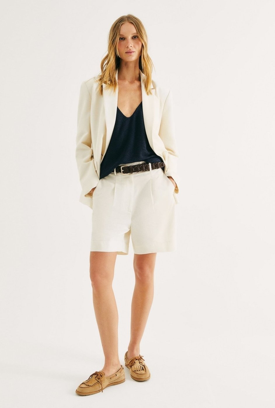 Bermuda Feminina Em Alfaiataria Com Linho