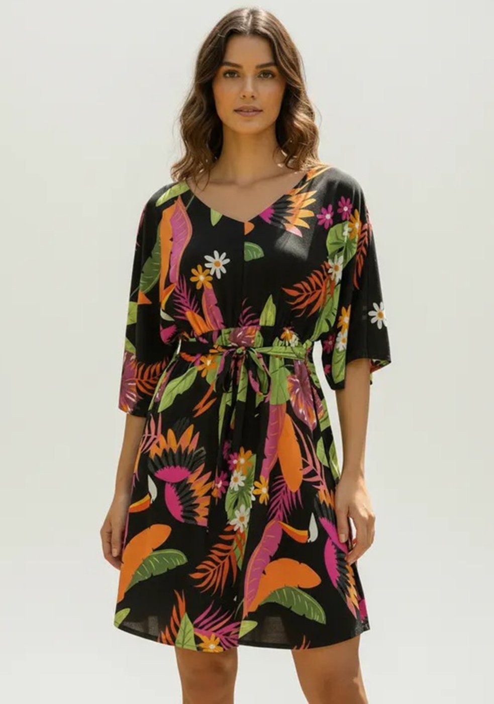 Vestido CabanaFree Curto Caaxixá Viscose com Cordão na Cintura Estampa Noite Botânica