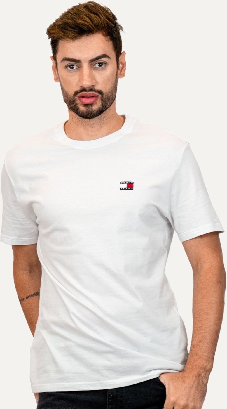 Imagem principal Camiseta Tommy Jeans Masculina Regular Med Flag Badge Branca branco Tommy Jeans branco