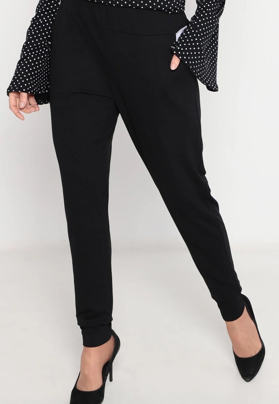 Imagem principal Calça Maria Paes Jogger Preta e Bolso Branco preto preto