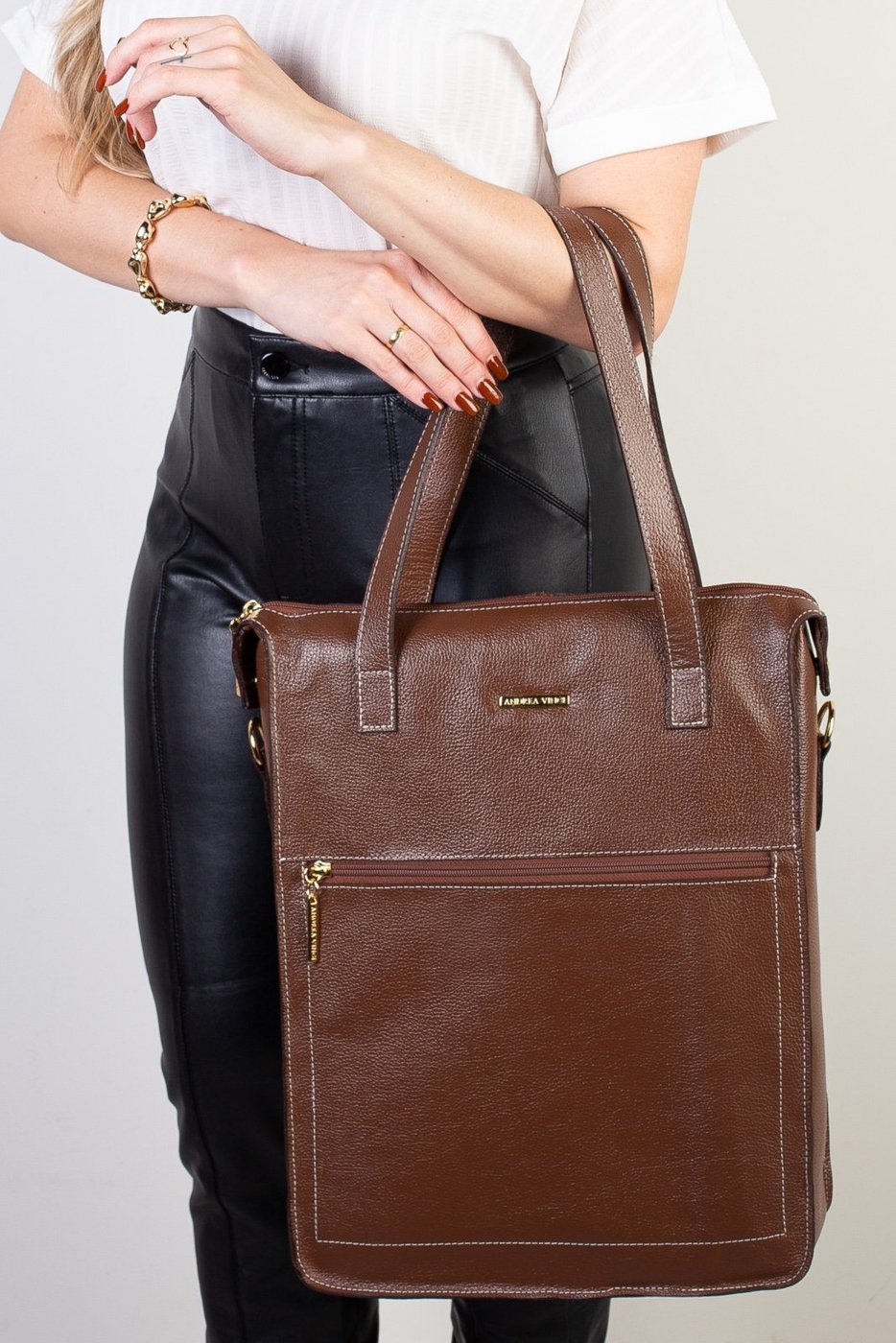 Imagem principal Bolsa para notebook em couro liso Sandra - Whisky Andrea Vinci caramelo Andrea Vinci caramelo