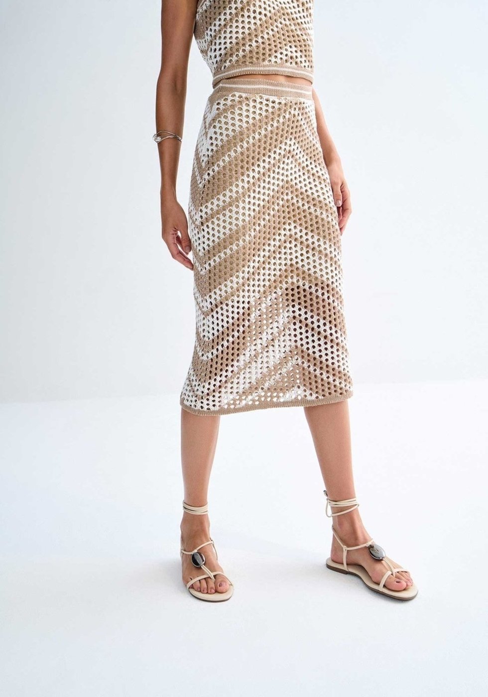 Imagem principal Saia Midi Reta em Tricô Vazado Bicolor Listras Lez a Lez bege Lez a Lez bege