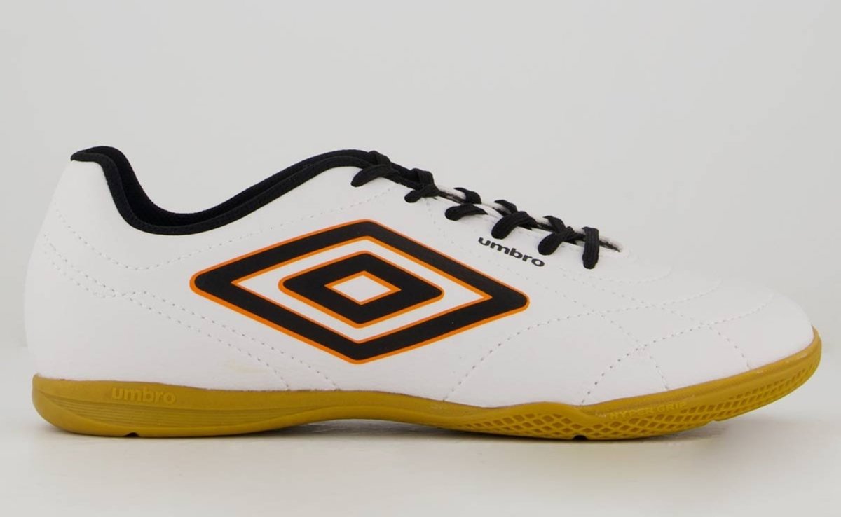 Chuteira Umbro Class Footballer Futsal Branca e Preta