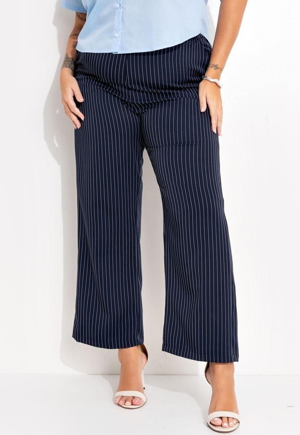 Calça Em Alfaiataria Risca De Giz Listrado