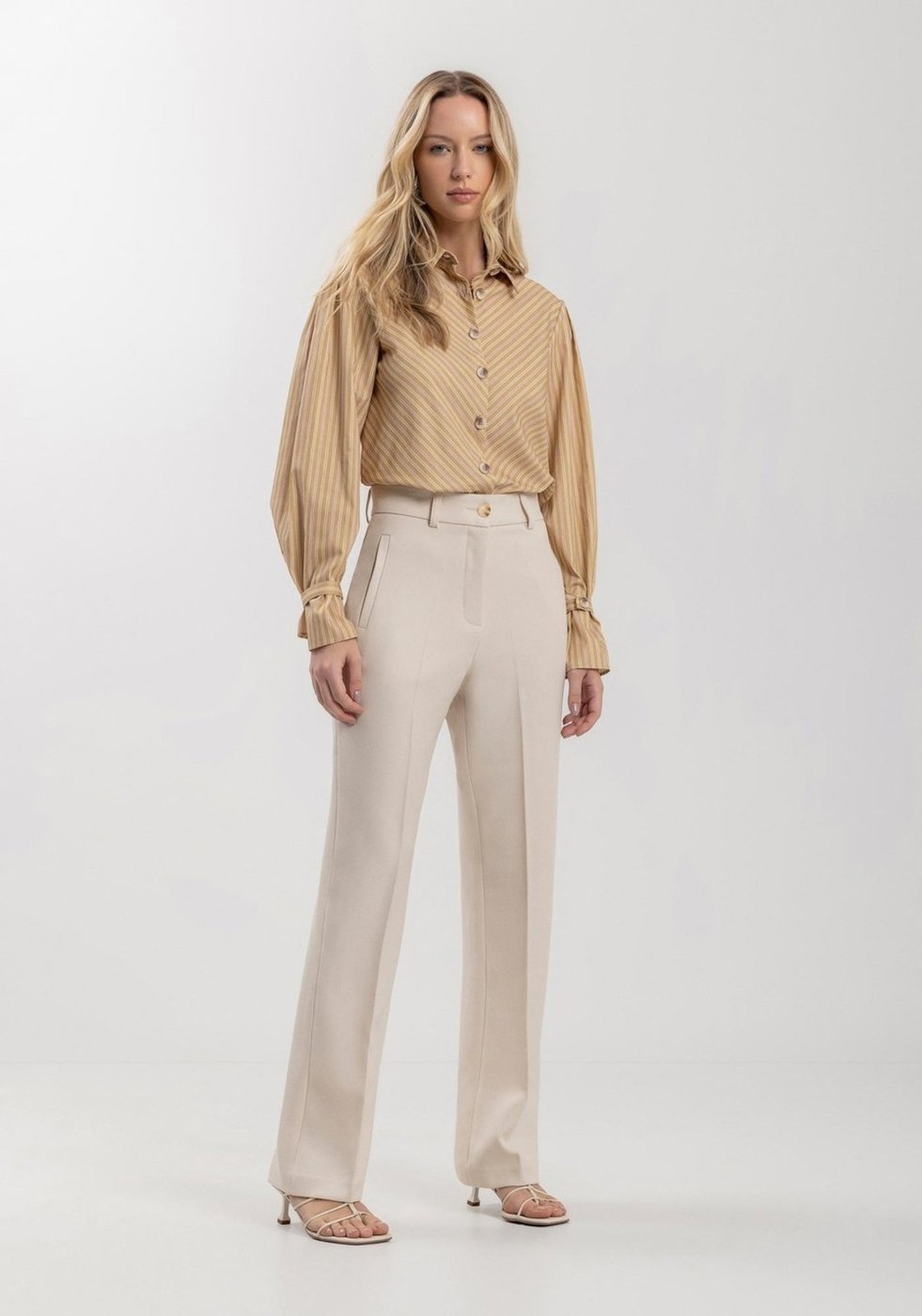 Calça Lez a Lez Reta Alfaiataria Com Cintura Média E Bolsos Embutidos