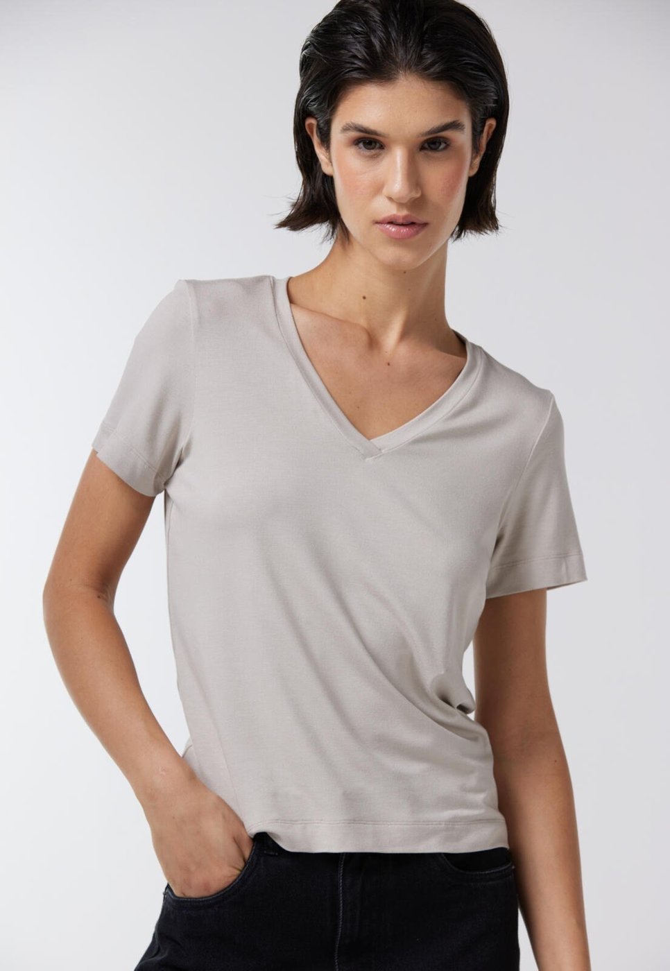 T-Shirt Traymon Decote V Gelo