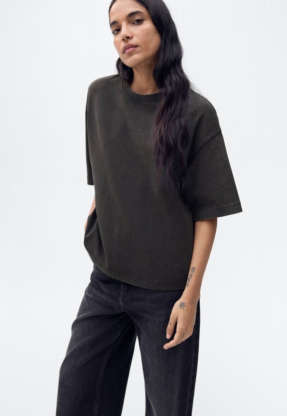 Camiseta Mango Oversized Sita Grafite