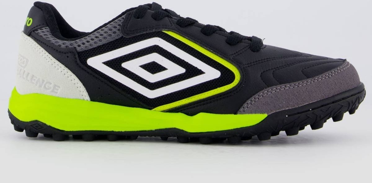Chuteira Umbro Pro Challenge Uptake Society Preta e Verde