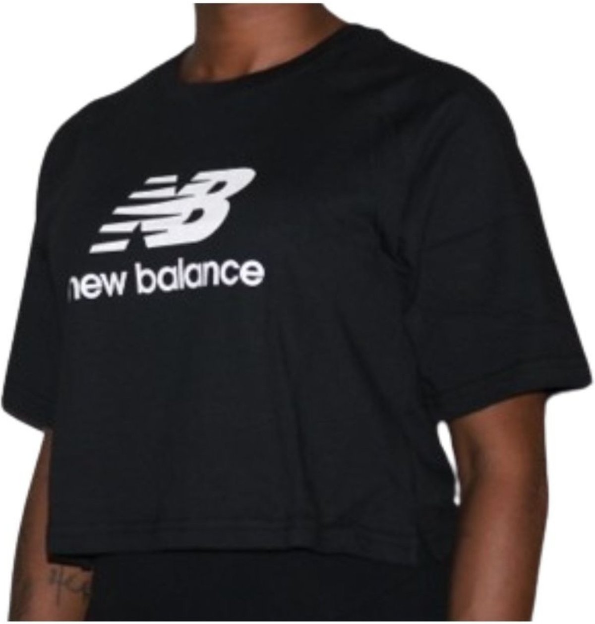 Imagem principal Camiseta New Balance Cropped Essentials Feminino preto New Balance preto