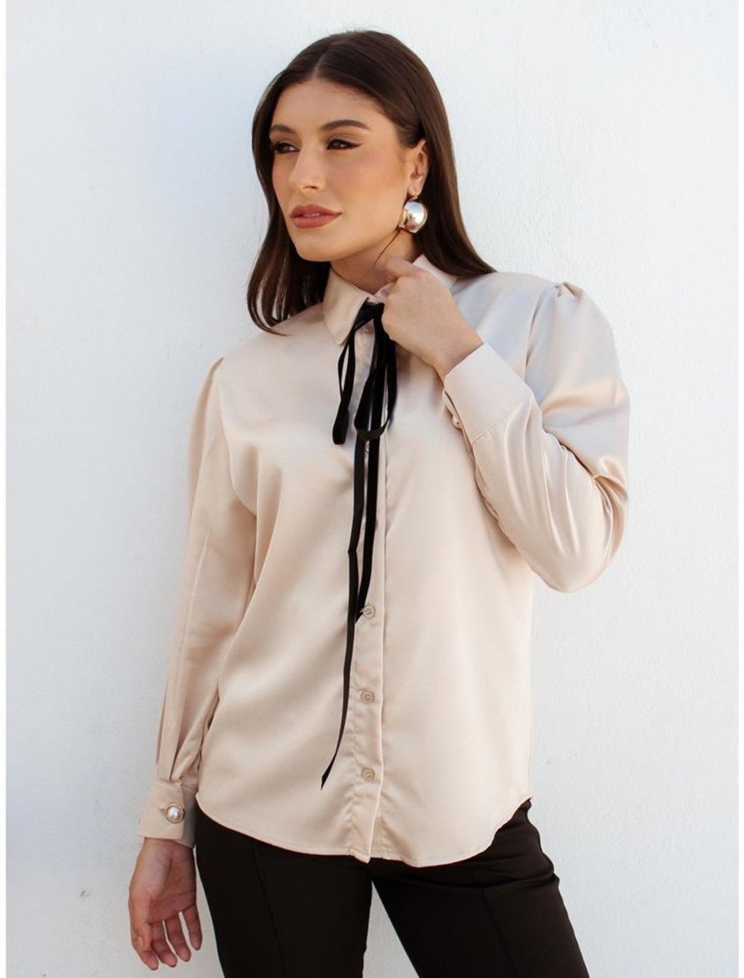 Imagem principal Camisa Feminina Cetim com Laço Veludo Manga Longa TEODORO CAMISARIA dourado TEODORO CAMISARIA dourado