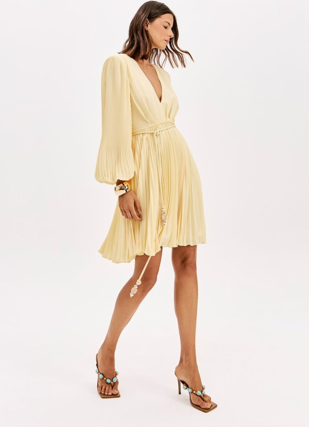 Vestido Curto Plissado Manga Longa