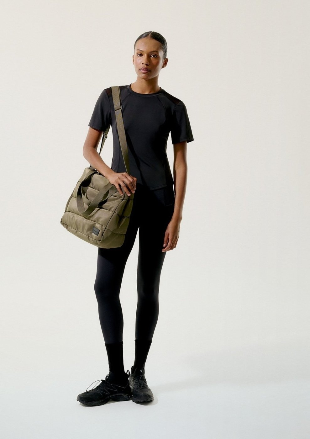 Imagem principal Camiseta Esportiva Feminina Com Bolso Hering HERING SPORTS preto HERING SPORTS preto