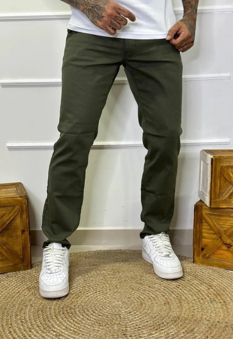 Calça Masculina de Sarja Alfaiatada Skinny com Elastano Militar