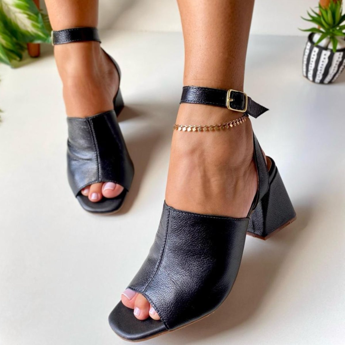 Imagem principal Sandália Delazari Salto Bloco Preta preto Delazari preto