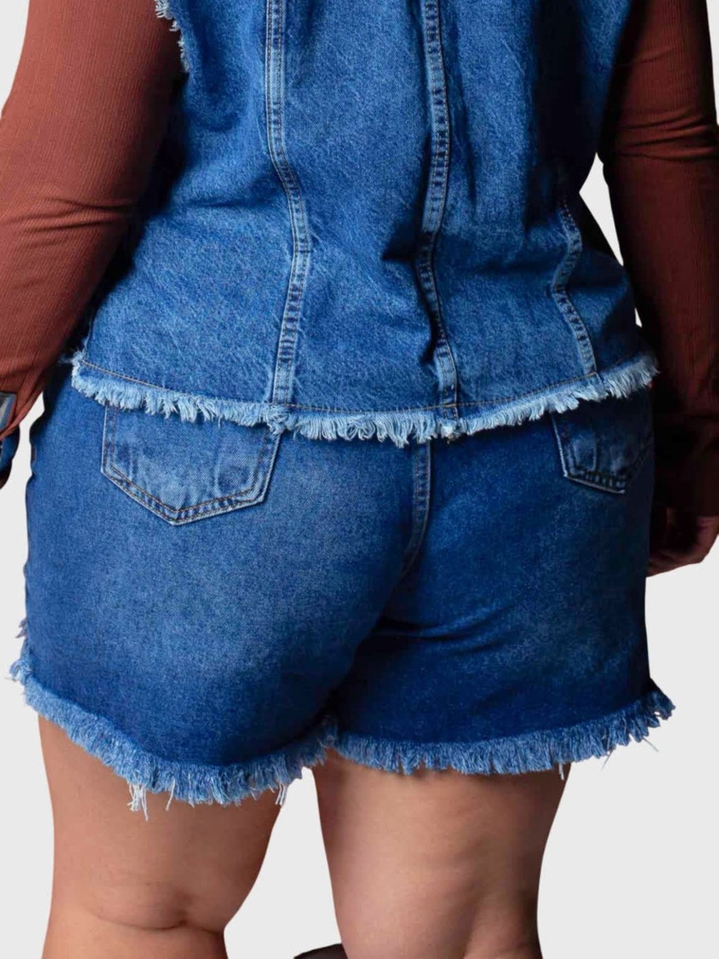 Shorts Feminino Plus Boyfriend Com Barra Desfiada