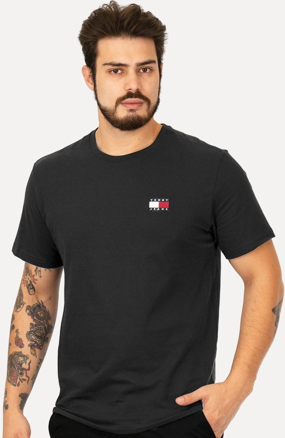 Imagem principal Camiseta Tommy Jeans Masculina Regular Med Flag Badge Preta preto Tommy Jeans preto