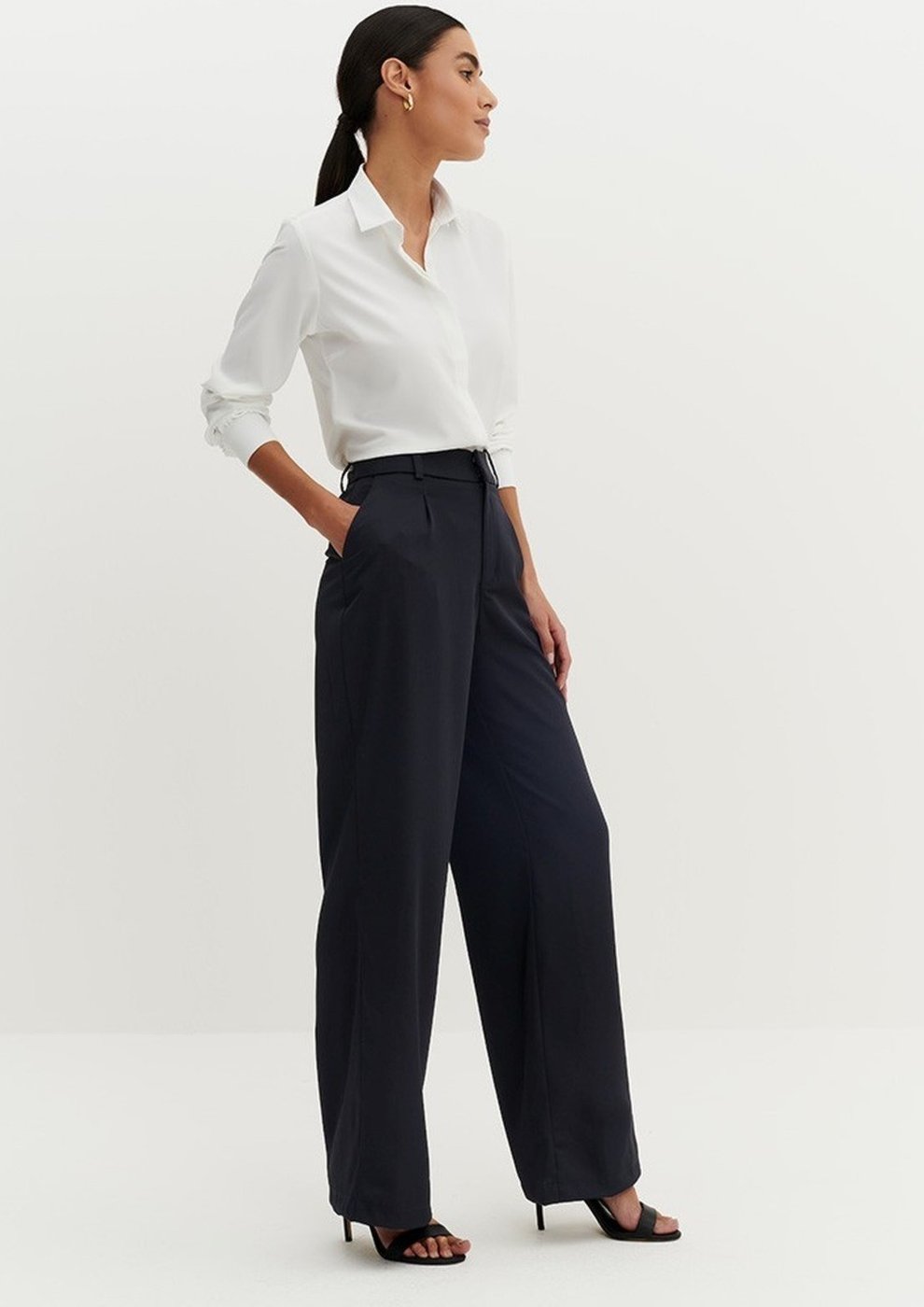 Calça Wide Leg Preta de Alfaiataria Timotea