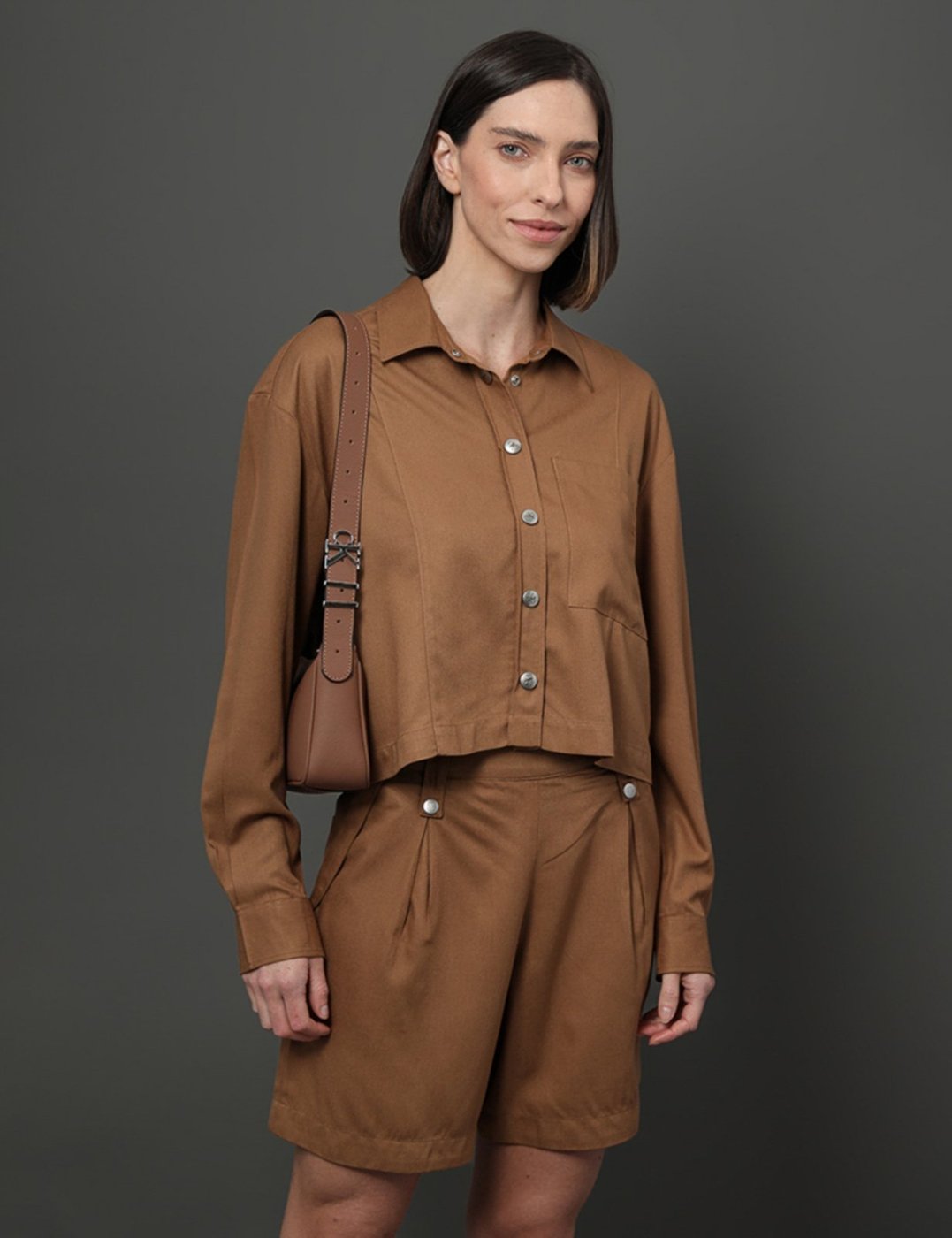 Imagem principal Camisa Feminina Nervura Calvin Klein Jeans - Havana caramelo Calvin Klein Jeans caramelo