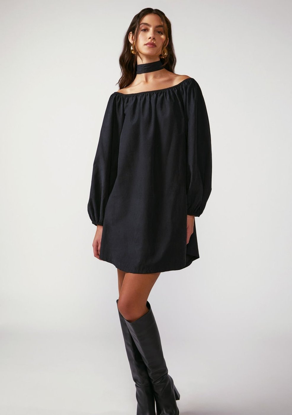 Vestido Zinco Solto Decote Reto Manga Longa Curto