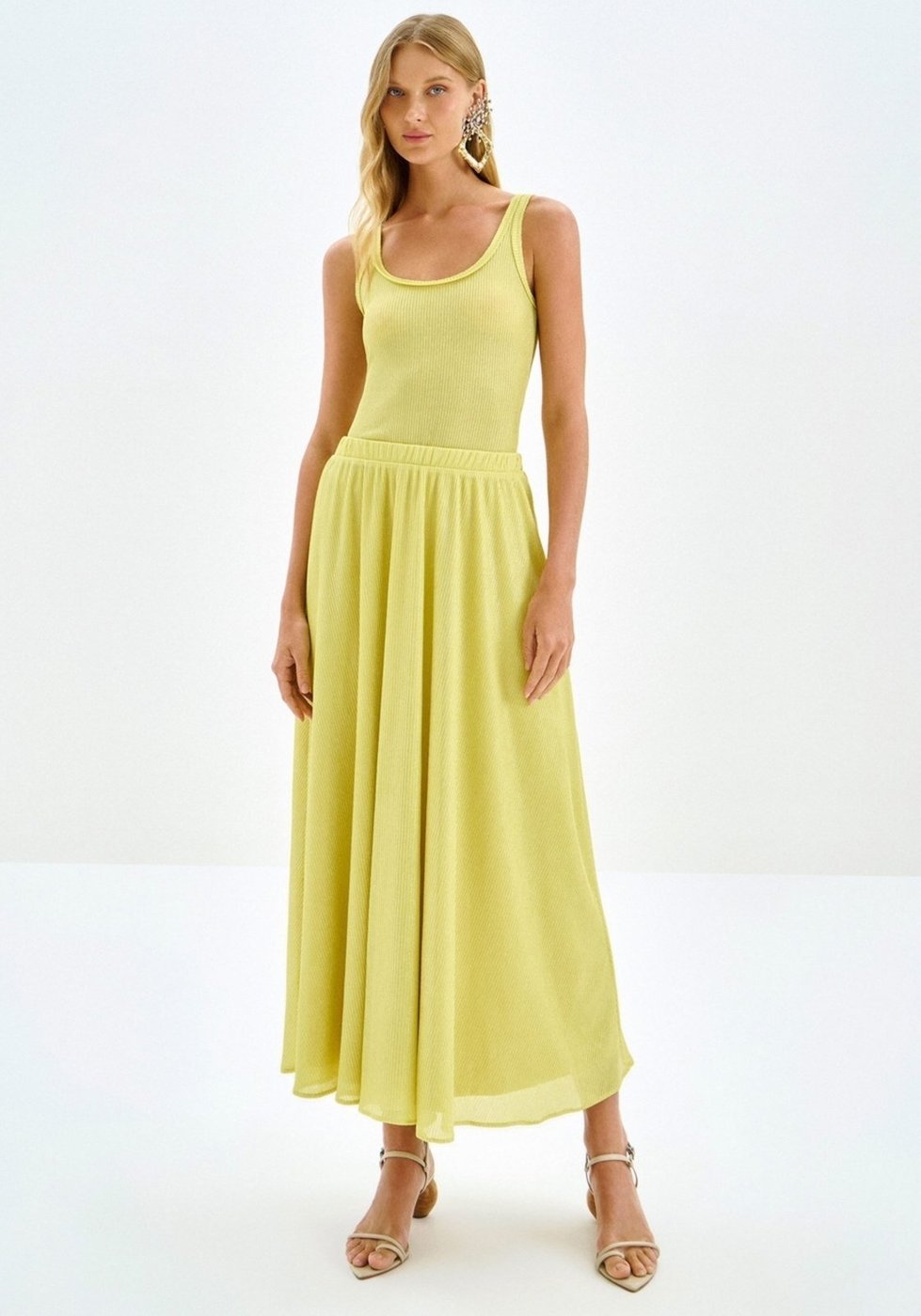 Saia Midi Evasê Canelada com Brilho