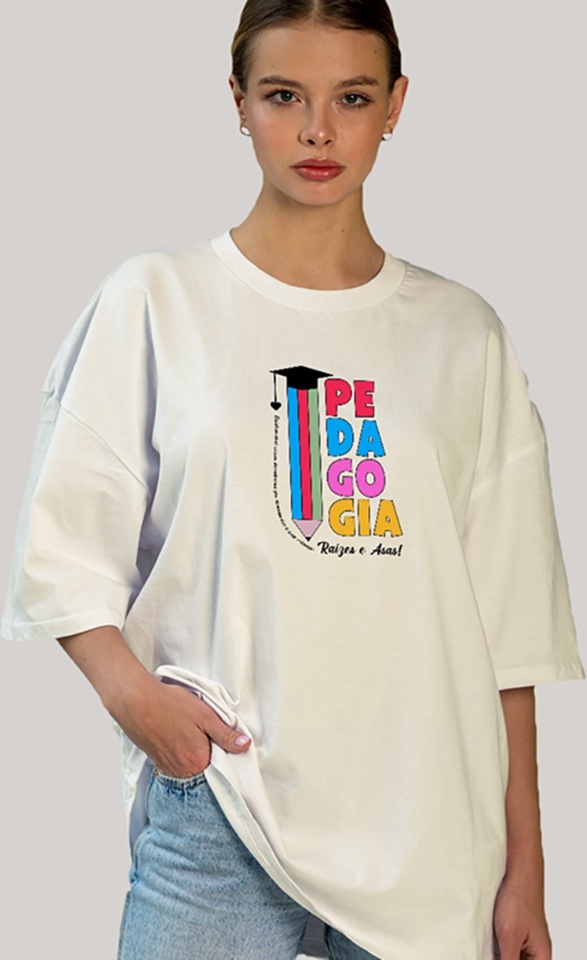 Imagem principal Camiseta Ousy Feminina Profissão Pedagogia Colorida Capelo Graduação Oversized Off White off-white white off-white white
