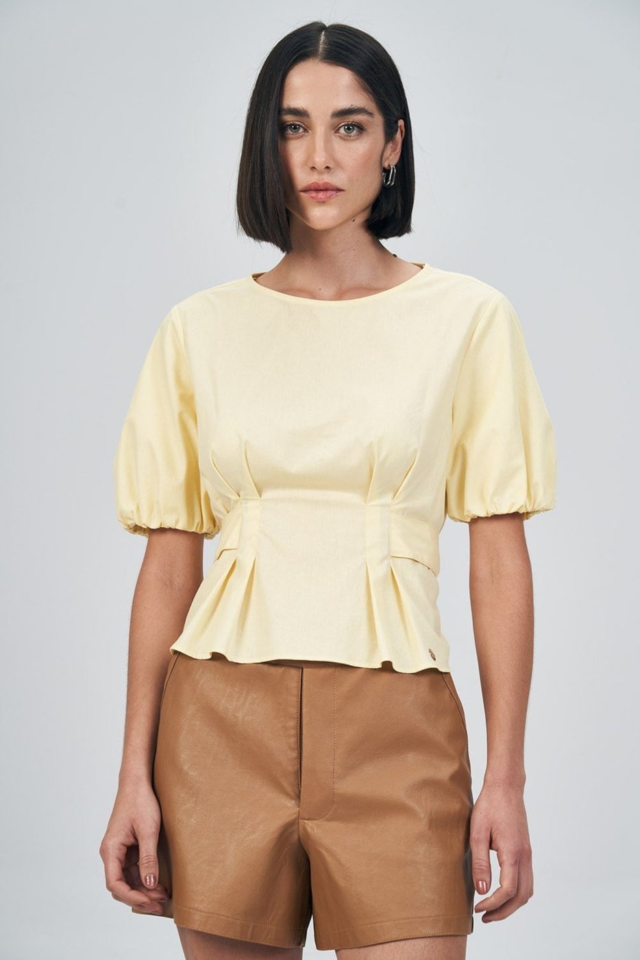 Imagem principal Blusa Com Prega e Faixa Feminina Acostamento ACT FEMININO loiro ACT FEMININO loiro