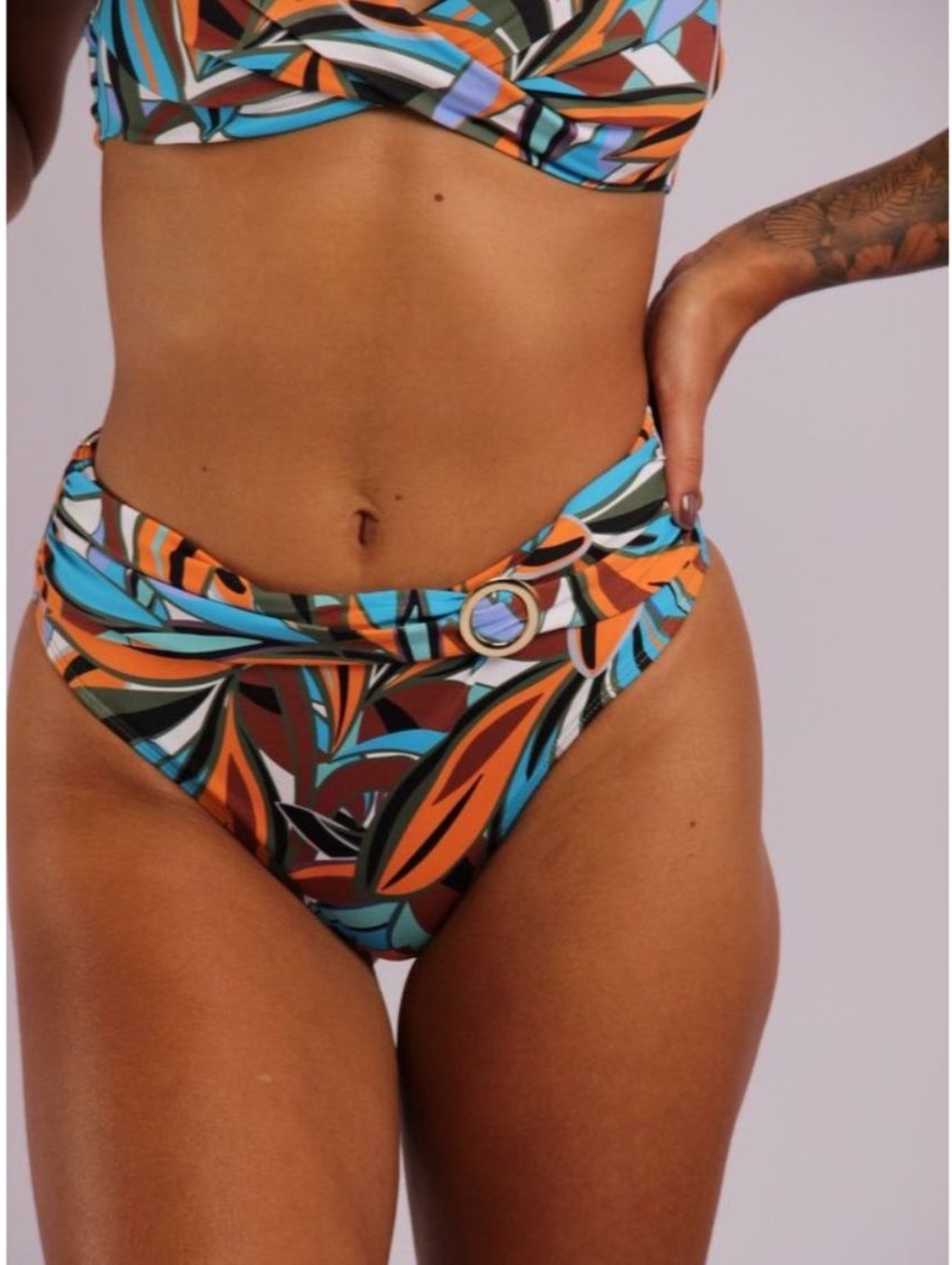 2402 - Calcinha de Biquíni Lateral Larga Faixa e Fivela Amazonia - Duna Casual