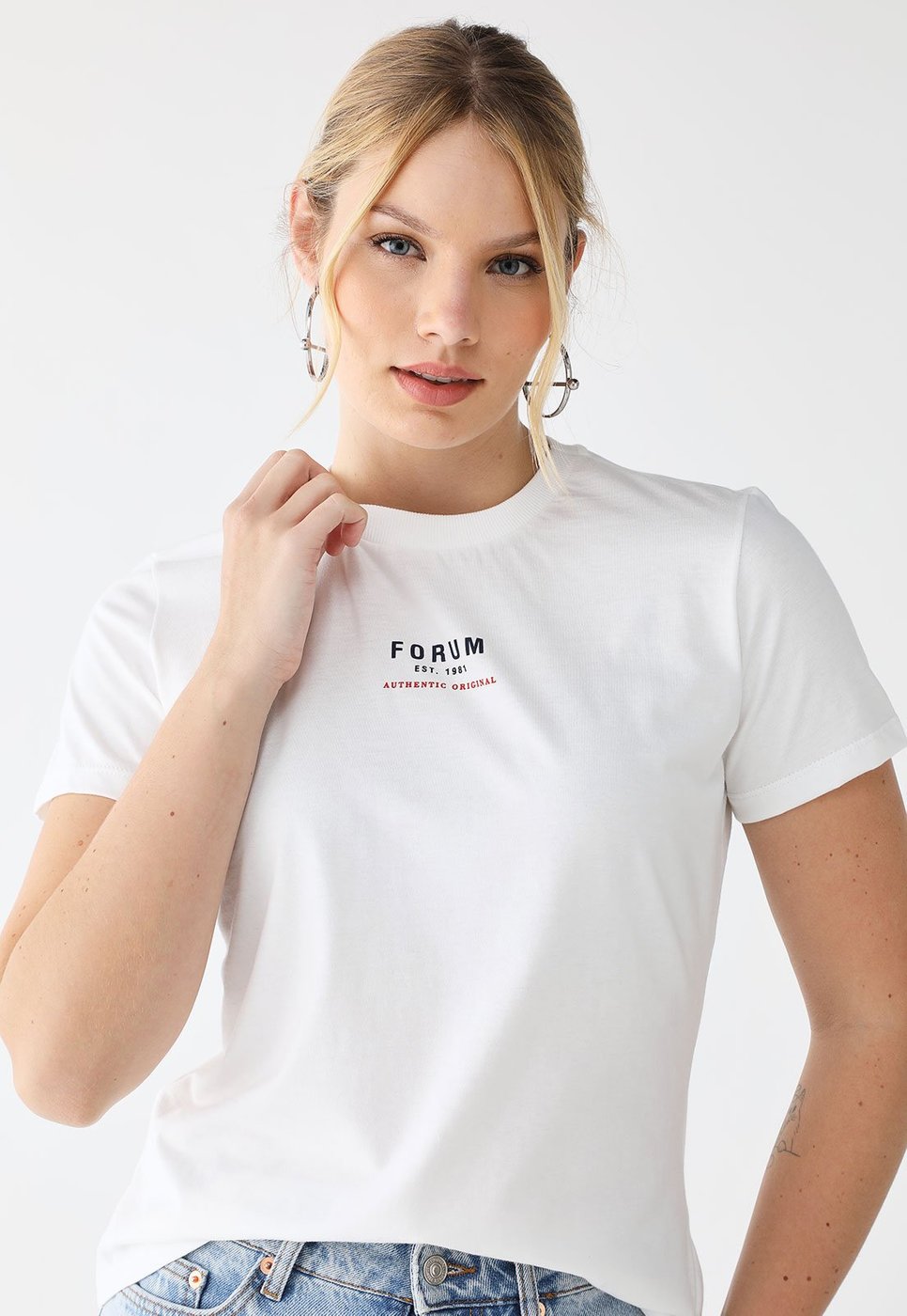 Camiseta Forum Slim Logo Off-White