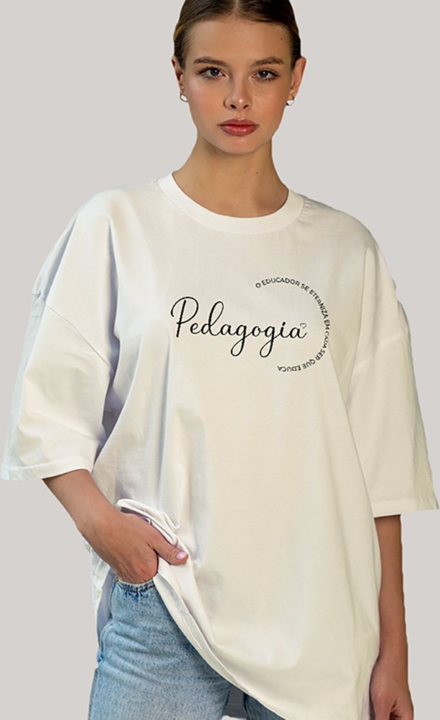 Imagem principal Camiseta Ousy Feminina Profissão Pedagogia Energia Urbana Orgulho Educador Oversized Off White off-white white ousy off-white white