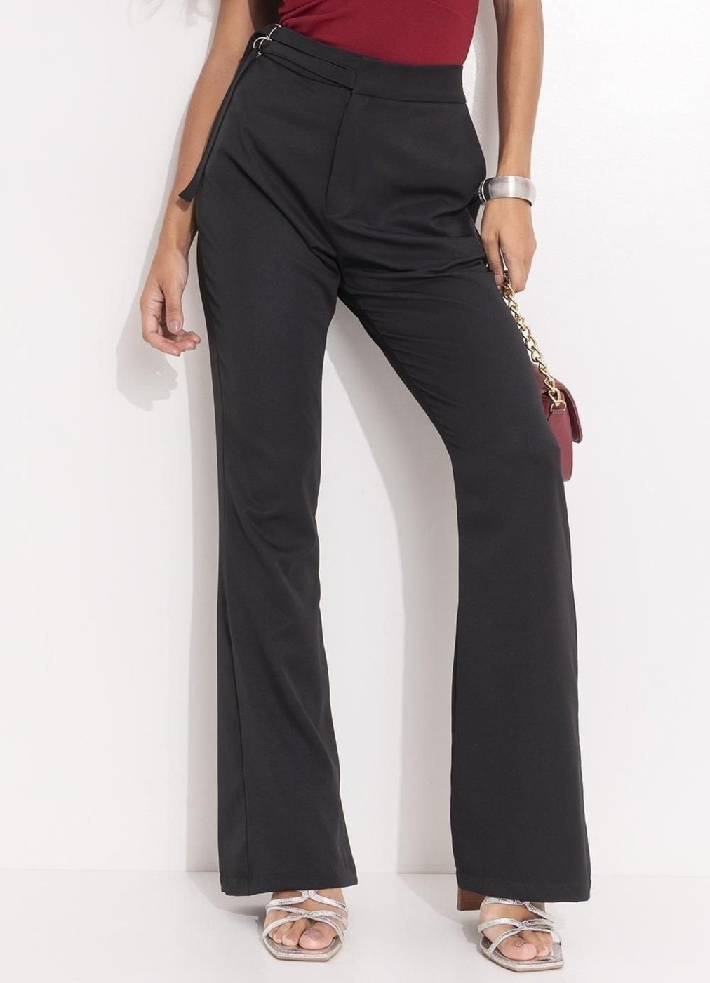 Calça Feminina Em Tecido Plano Maquinetado