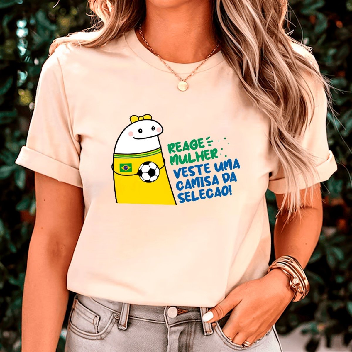Imagem principal Camiseta Ousy Oversized Reage Mulher Seleção Brasil 2026 Futebol Moda Streetwear Feminina Off White off-white white ousy off-white white