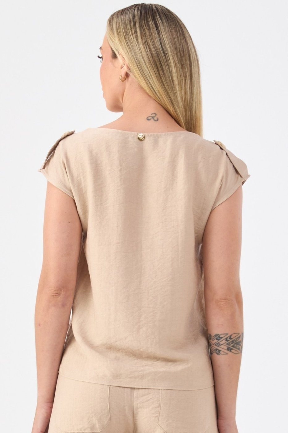 Imagem principal Blusa PKS Viscose Com Botões Ombro bege PKS bege