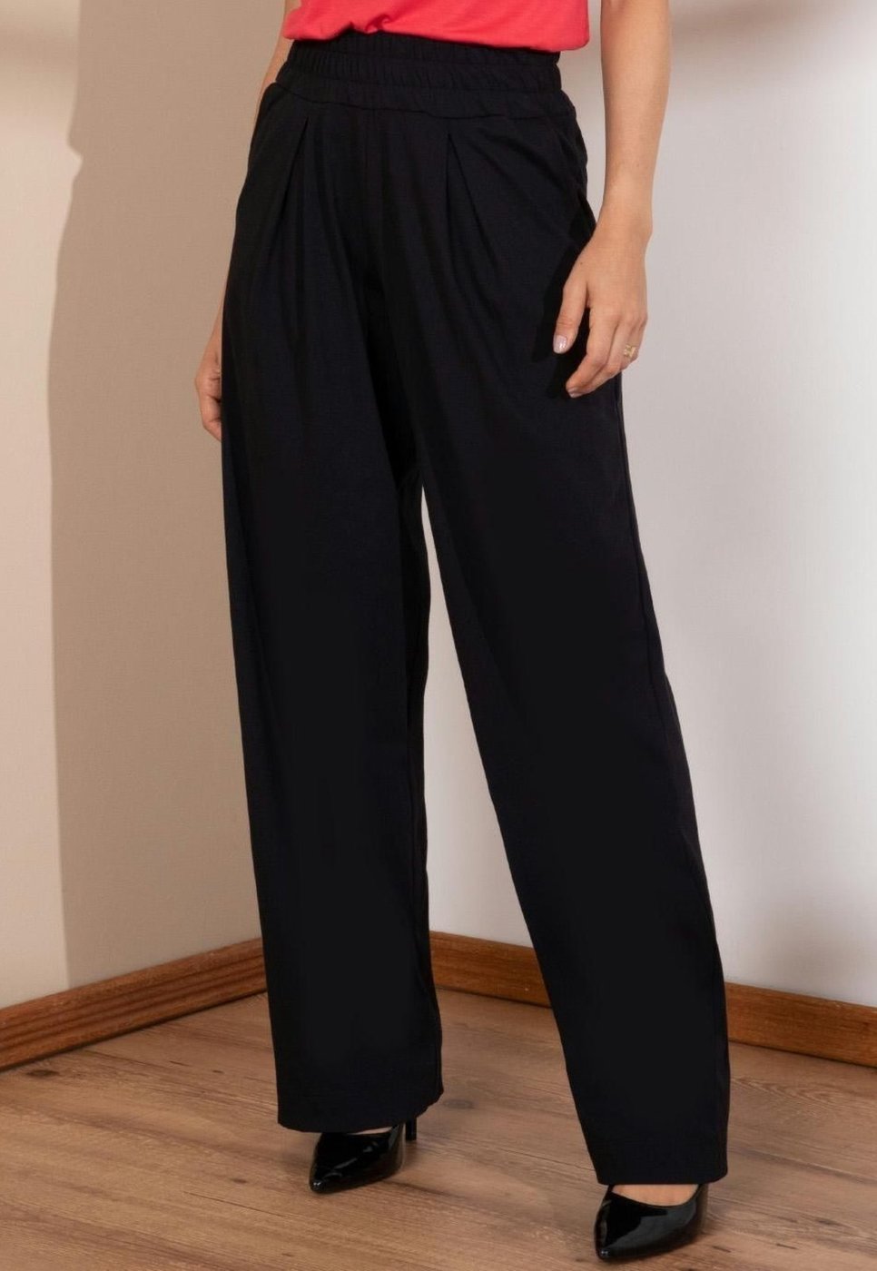 Imagem principal Calça Cós Largo Com Pregas E Bolsos Quintess preto Quintess preto