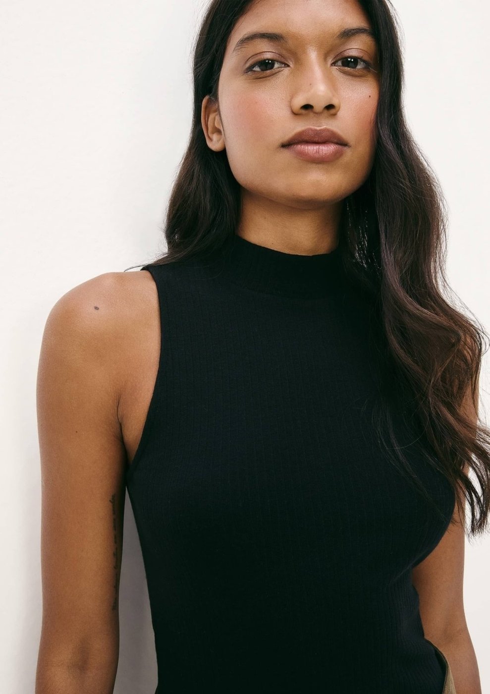 Imagem principal Regata Básica Feminina Gola Alta Canelada Hering off-white Hering off-white