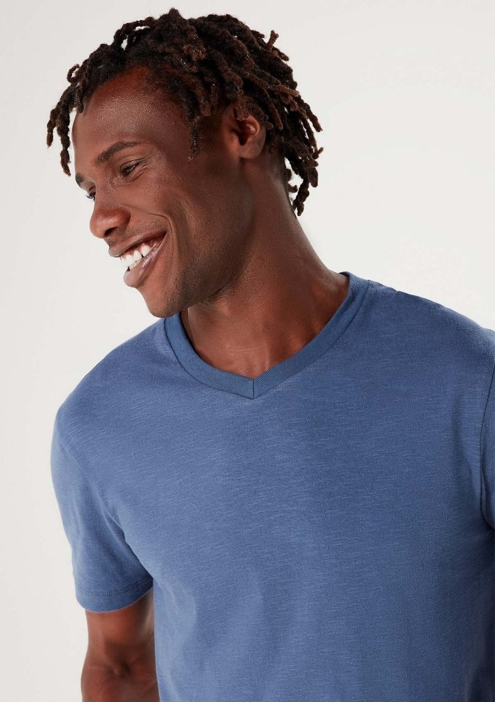 Imagem principal Camiseta Básica Masculina Slim Gola V Em Malha Flamê Hering preto Hering preto