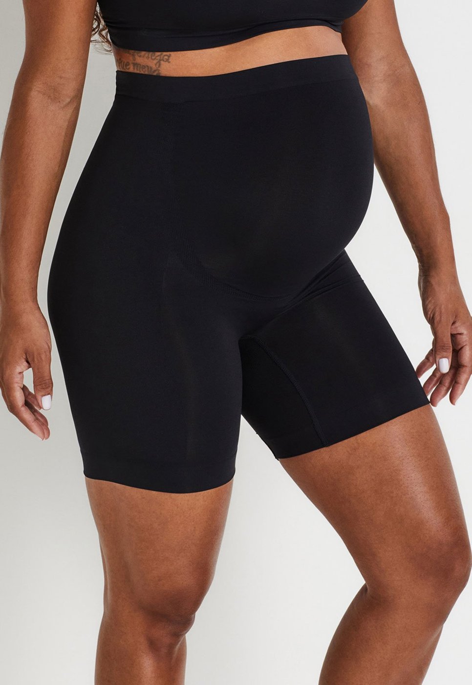 Imagem principal Bermuda Liz Ajustada Gestante Adaptive Skinbreez Preta preto Liz preto